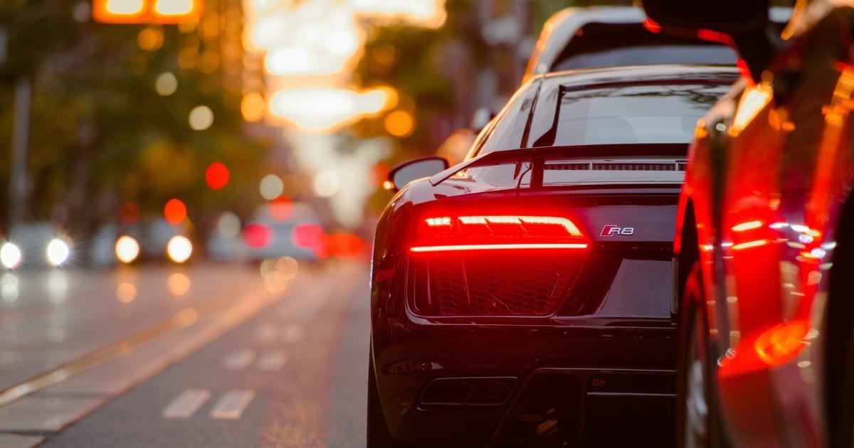 How to drive manual car in a traffic
